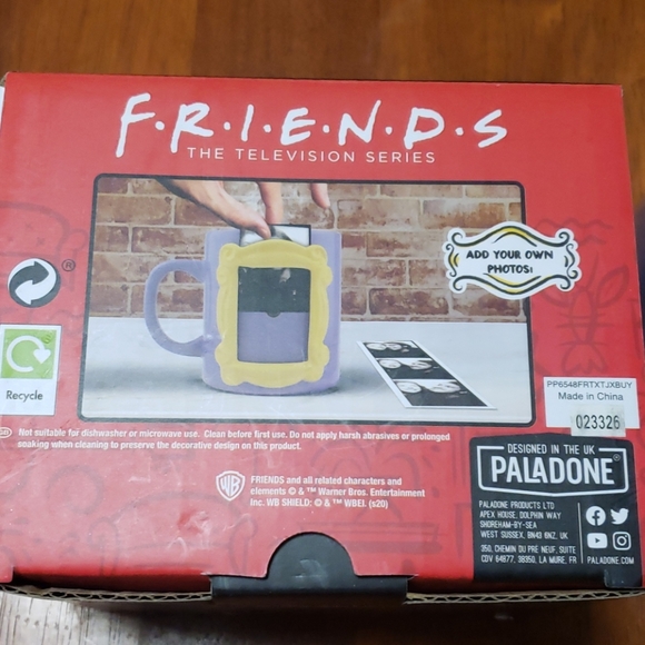 Friends TV Series Peephole Frame Mug - Picture 3 of 4